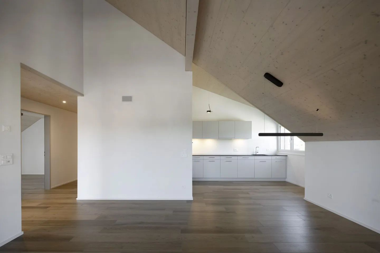 Wunderschöne 3.5 Zimmer Dachwohnung mit grosser Loggia - Photo 1 of 12