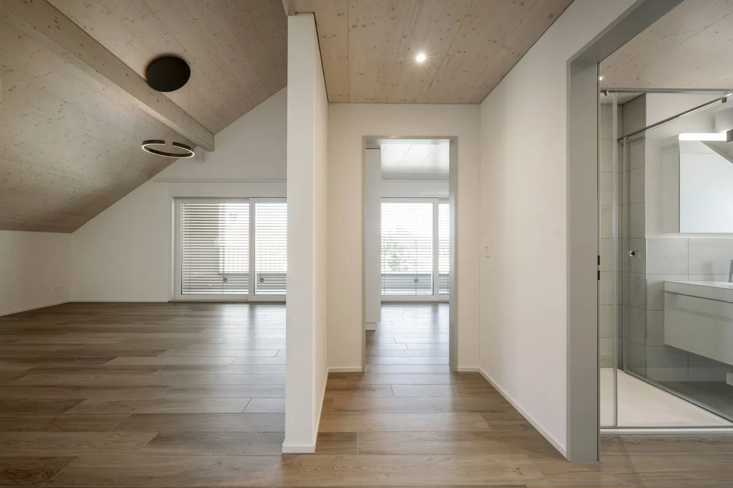 Wunderschöne 3.5 Zimmer Dachwohnung mit grosser Loggia - Photo 5 of 12