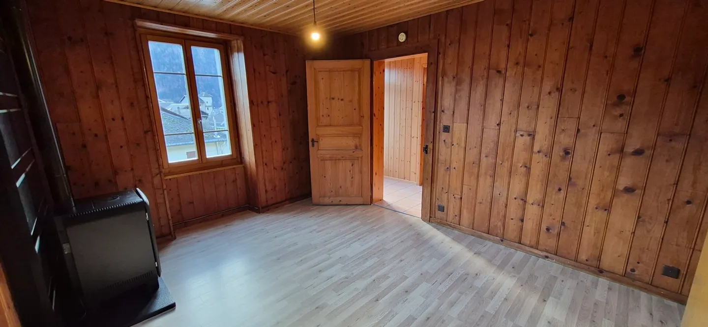 Appartamento di 3 stanze in una vecchia casa di villaggio - Foto 12 di 13