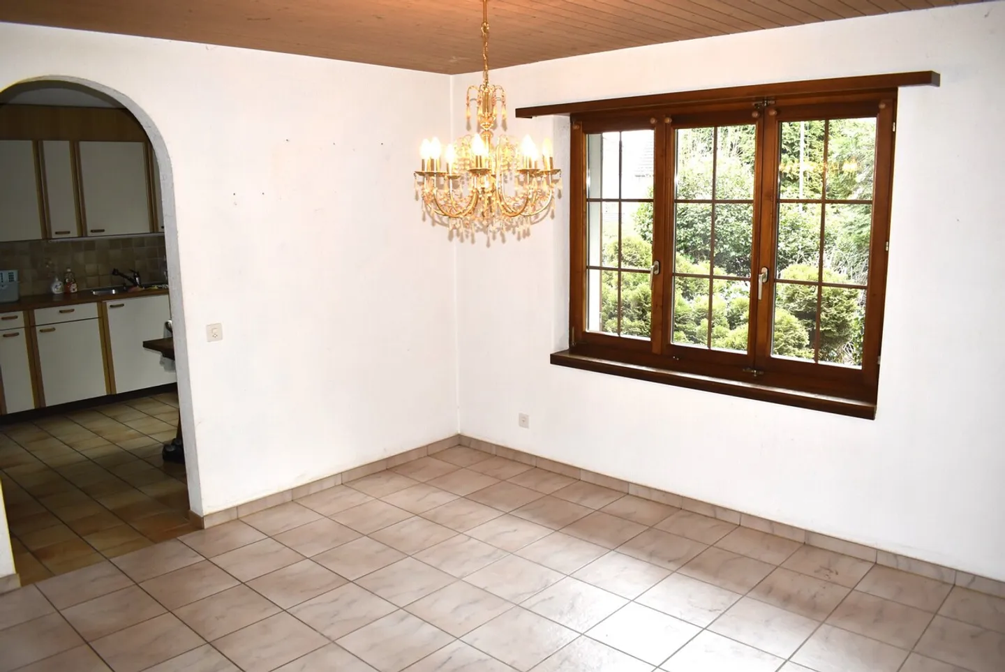 Maison de 6 pièces adaptée aux enfants avec grand jardin - Photo 3 sur 17