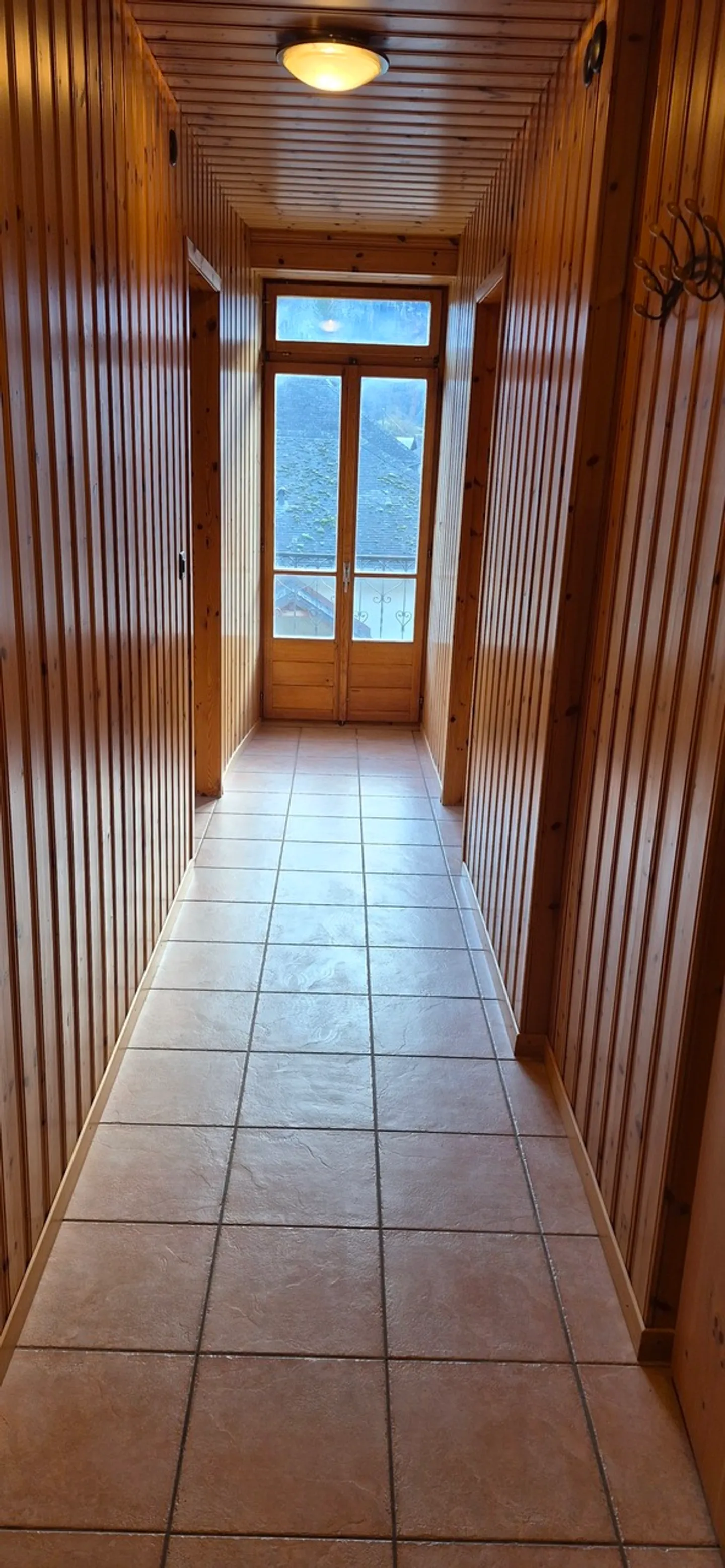 Appartamento di 3 stanze in una vecchia casa di villaggio - Foto 13 di 13