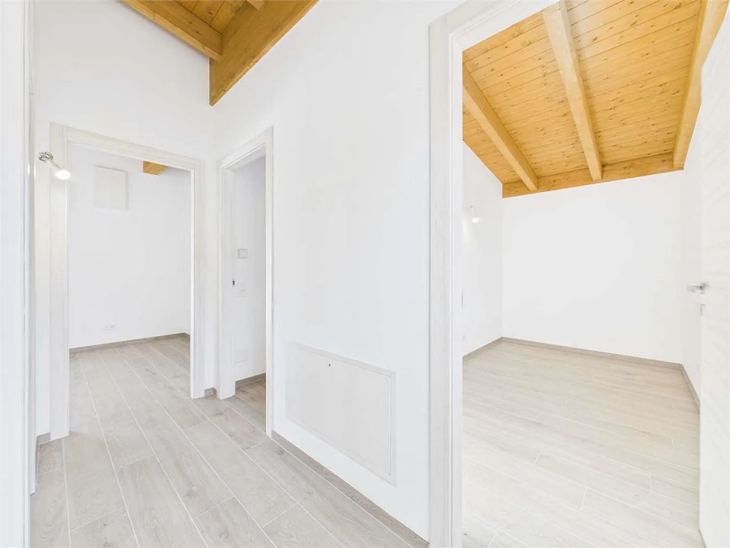 Stunning newly built villa in Sant'Antonino - Photo 7 of 13