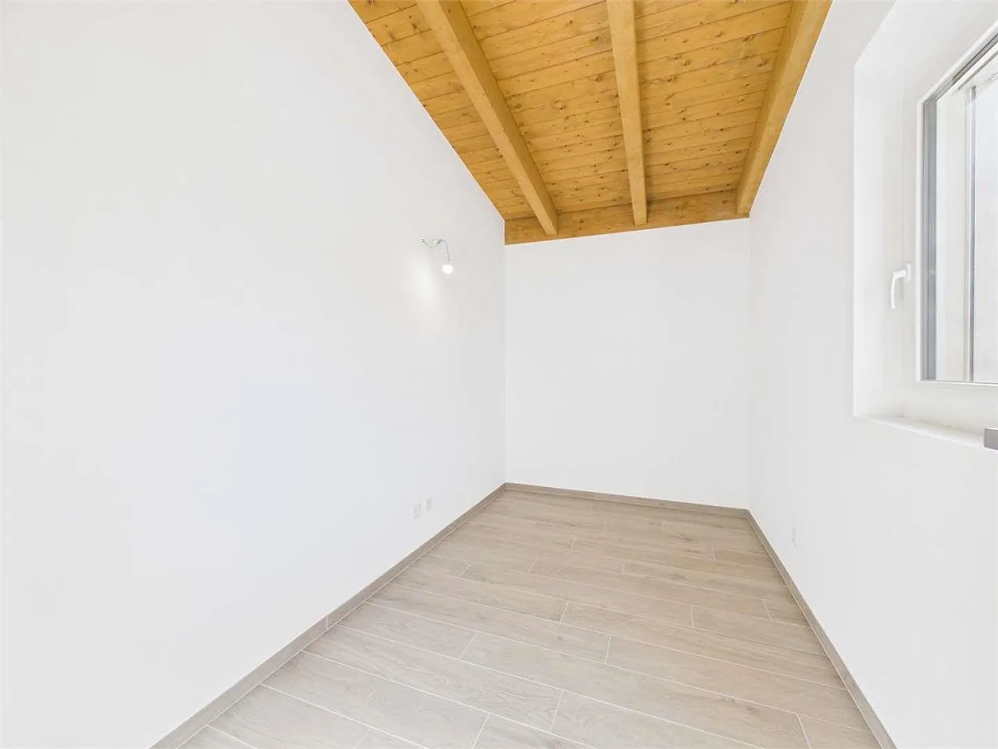 Stunning newly built villa in Sant'Antonino - Photo 8 of 13