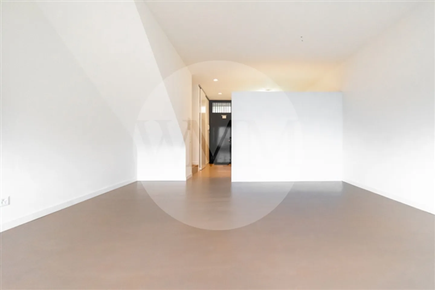 4.5 MAISONETTE ROOM IN THE CITY CENTER WITH LAKE VIEW - Photo 3 of 15