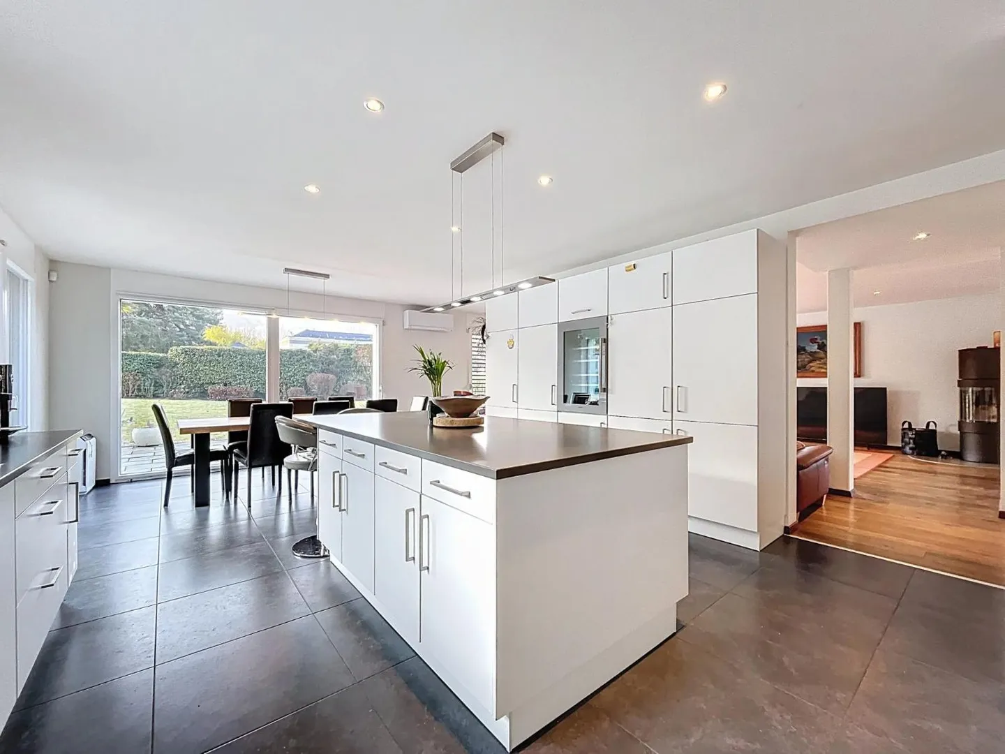 Villa Spacieuse Près de l'École Internationale - Photo 2 sur 12