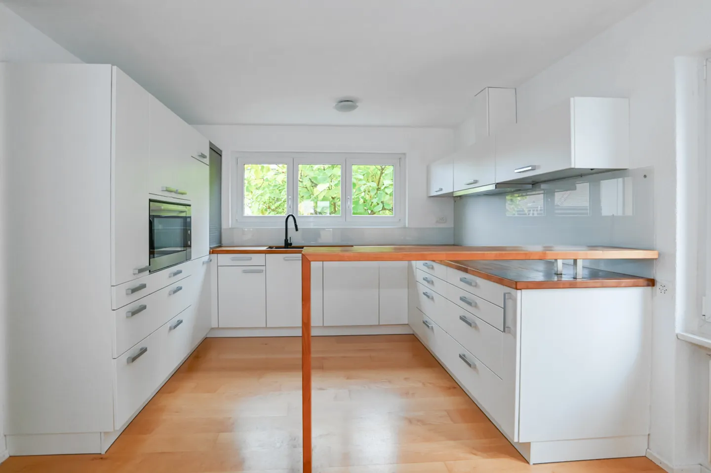 Living happiness without renovation stress - Move in and feel good - Photo 2 of 16