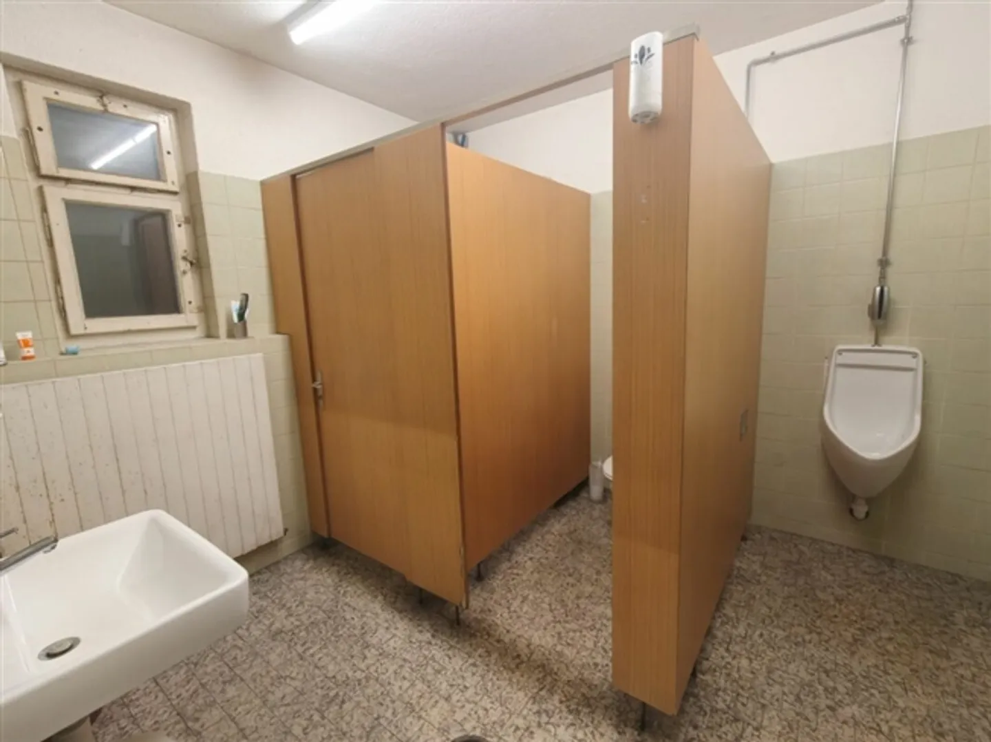 Spacious commercial space with cranes in the lively Sitter Valley for rent - Photo 5 of 12