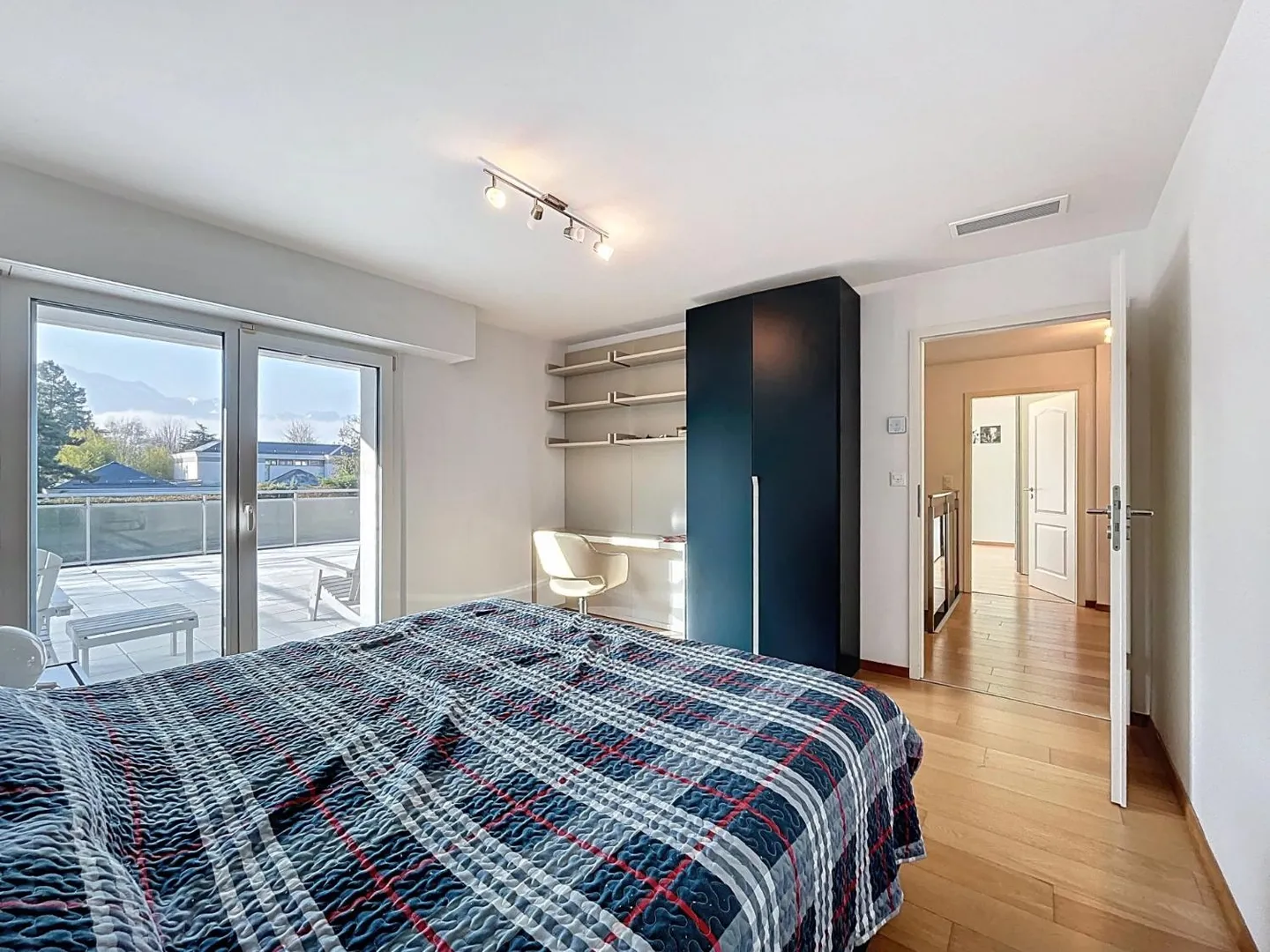 Villa Spacieuse Près de l'École Internationale - Photo 5 sur 12