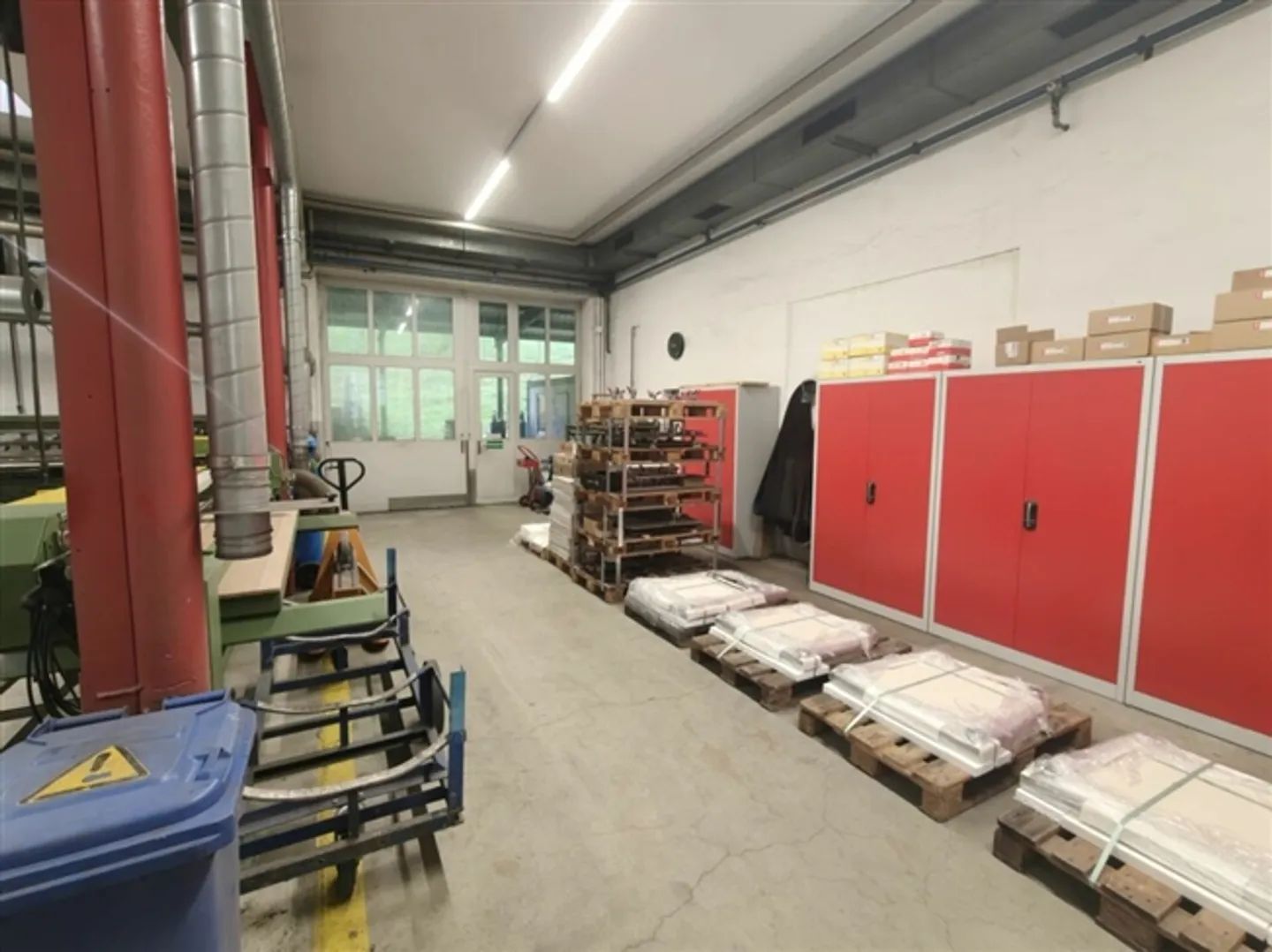 Spacious commercial space with cranes in the lively Sitter Valley for rent - Photo 9 of 12