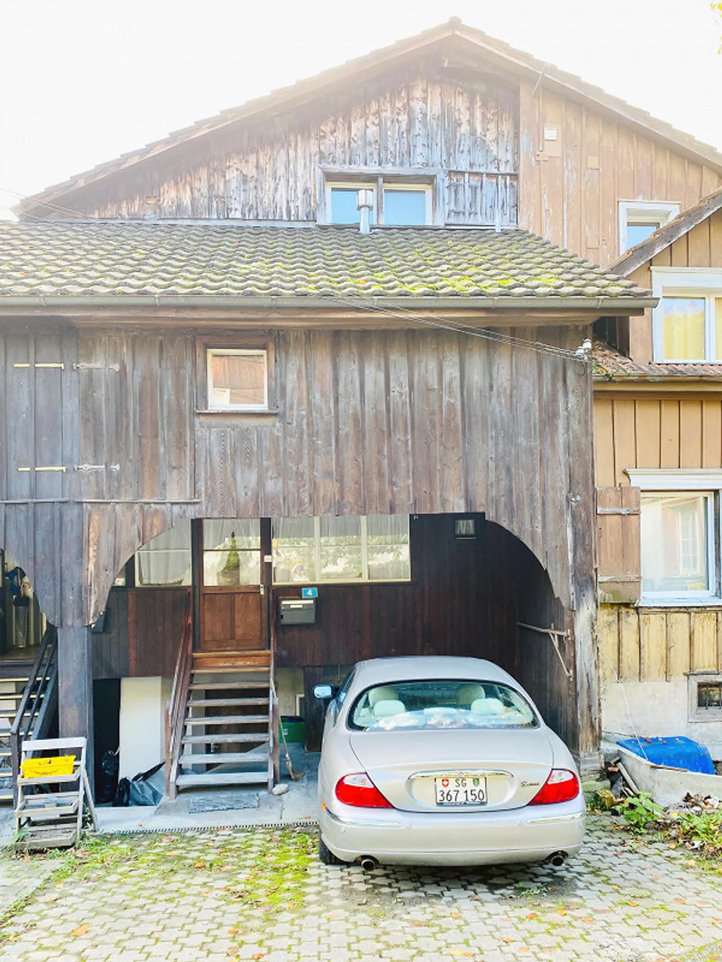 Narrow Single Family Home Old Building - Photo 8 of 16