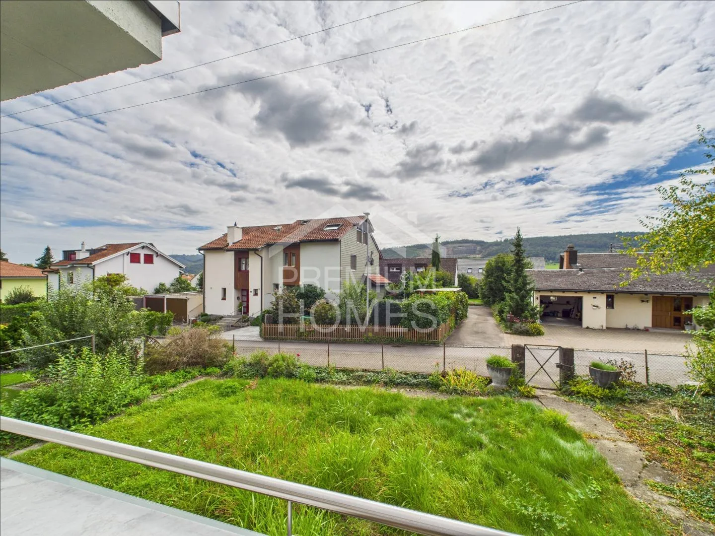 Charming single-family home for craftsmen with many possibilities - Photo 2 of 9
