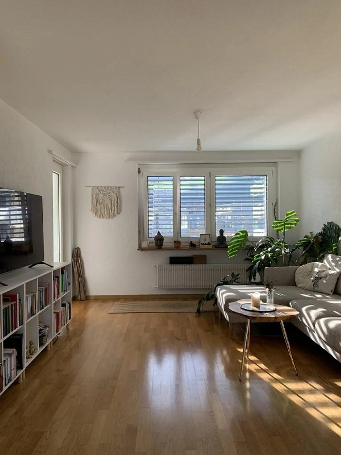 Charming Apartment with Balcony - Photo 3 of 8
