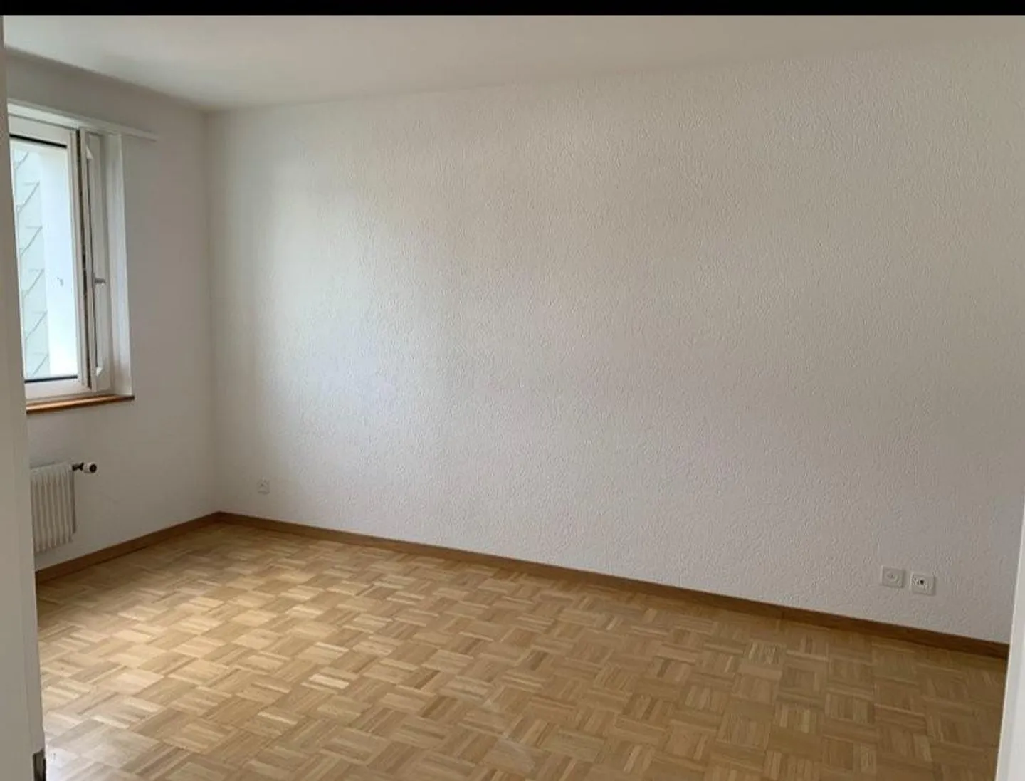 Charming Apartment with Balcony - Photo 4 of 8