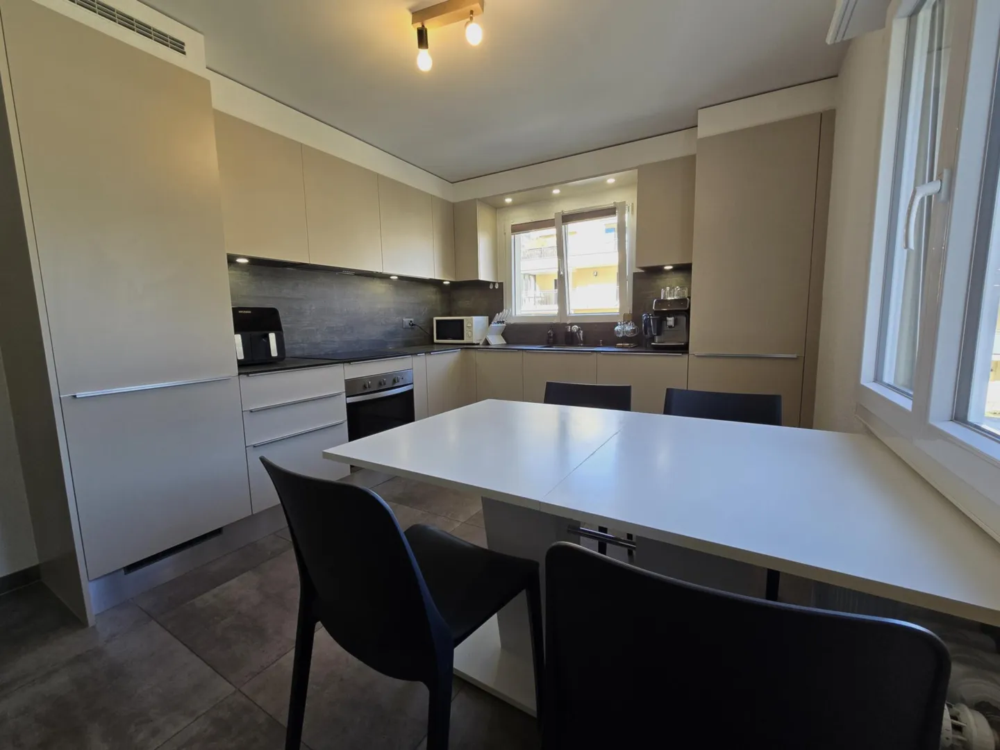 3,5-Zimmer-Wohnung renoviert + Garage und Parkplatz: sofortige Rendite - Foto 2 von 6