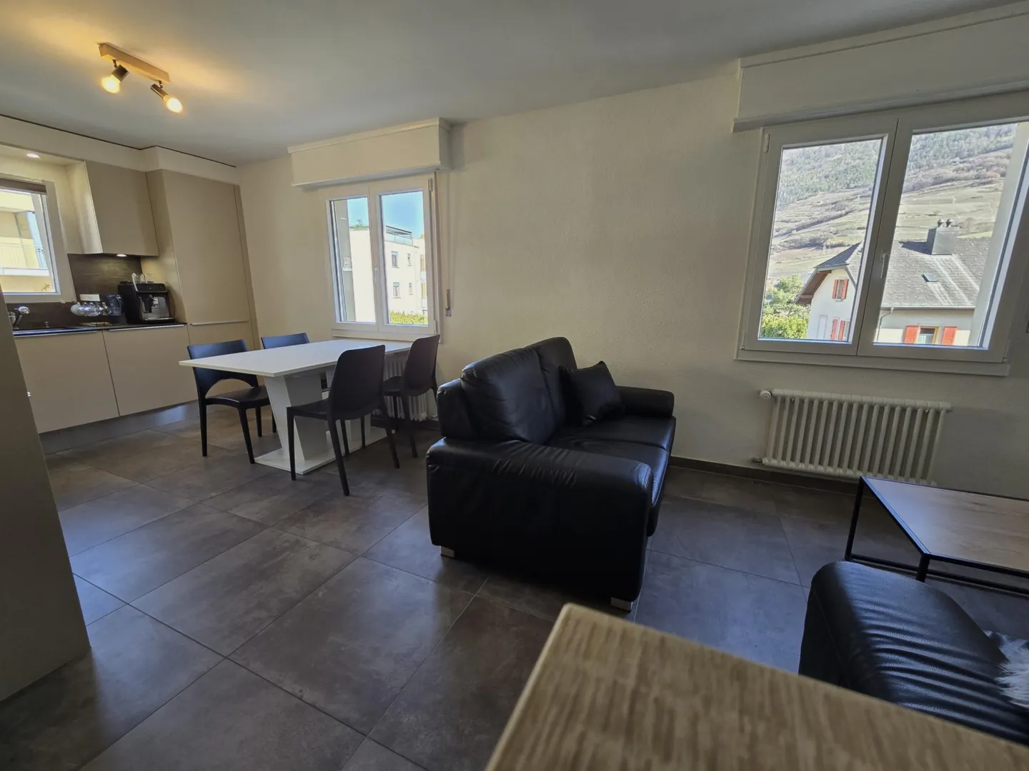 3,5-Zimmer-Wohnung renoviert + Garage und Parkplatz: sofortige Rendite - Foto 3 von 6