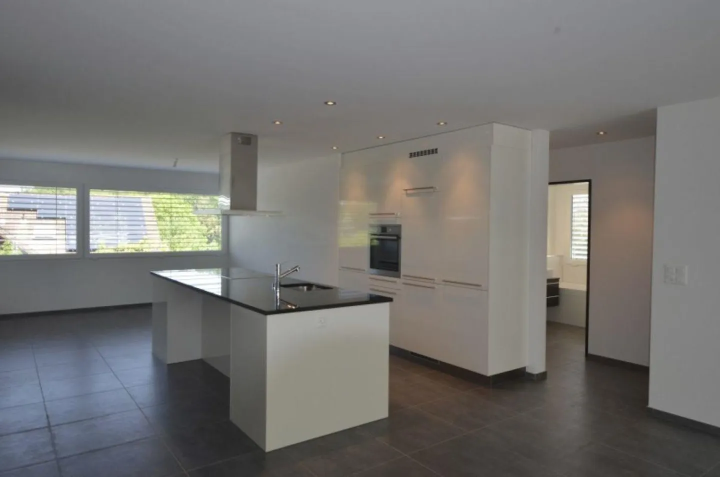 Family-friendly 4.5-room apartment - Photo 2 of 9