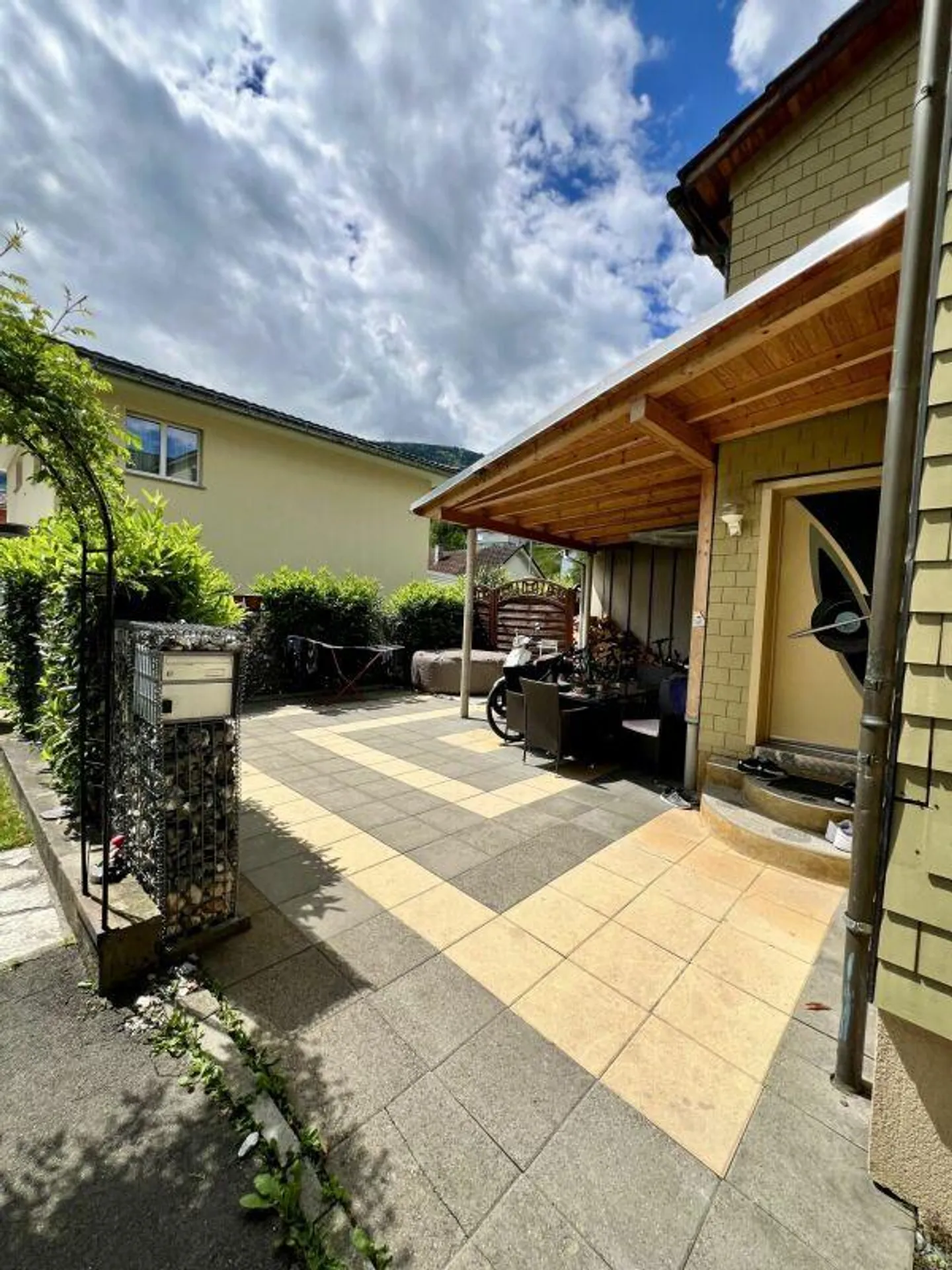 Casa familiare a schiera ristrutturata con 5 ½ stanze in una posizione tranquilla e adatta ai bambini - Foto 7 di 7