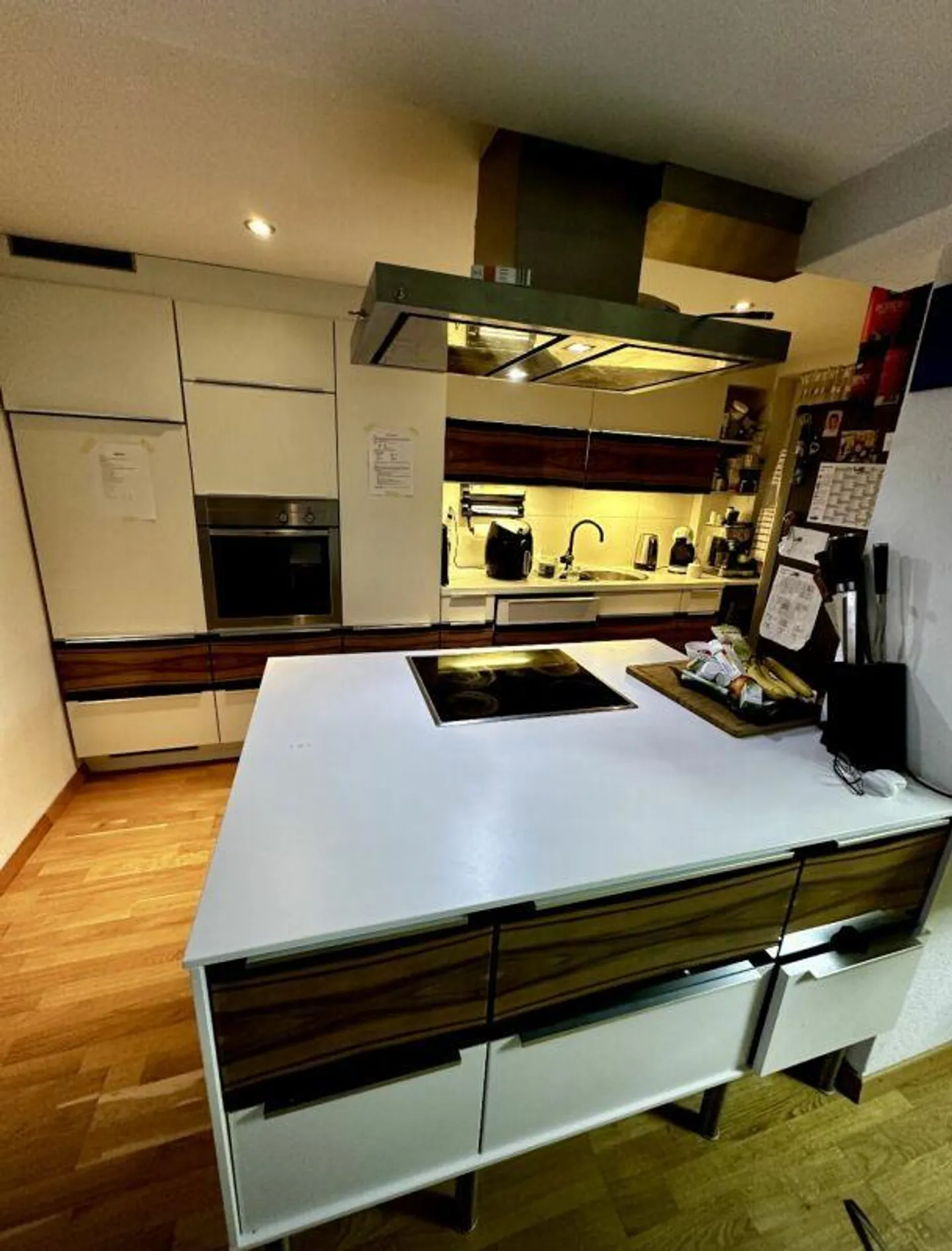 Casa familiare a schiera ristrutturata con 5 ½ stanze in una posizione tranquilla e adatta ai bambini - Foto 3 di 7