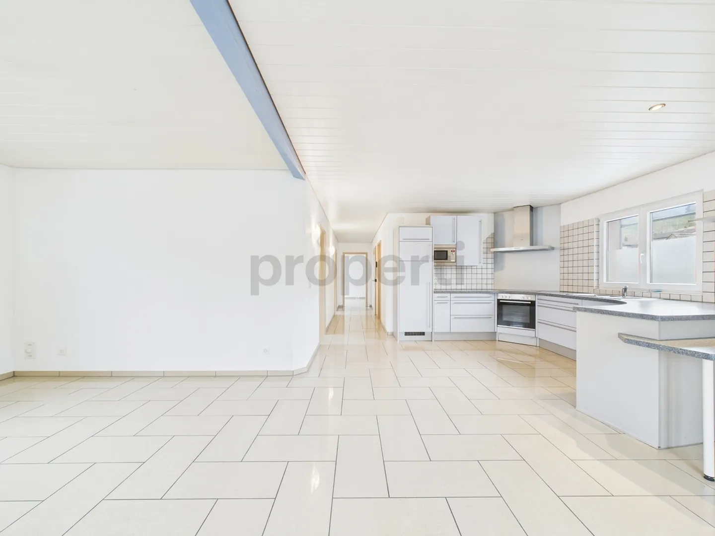 Spacious 4.5-room attic apartment with cozy balcony in Laupersdorf - Photo 9 of 13