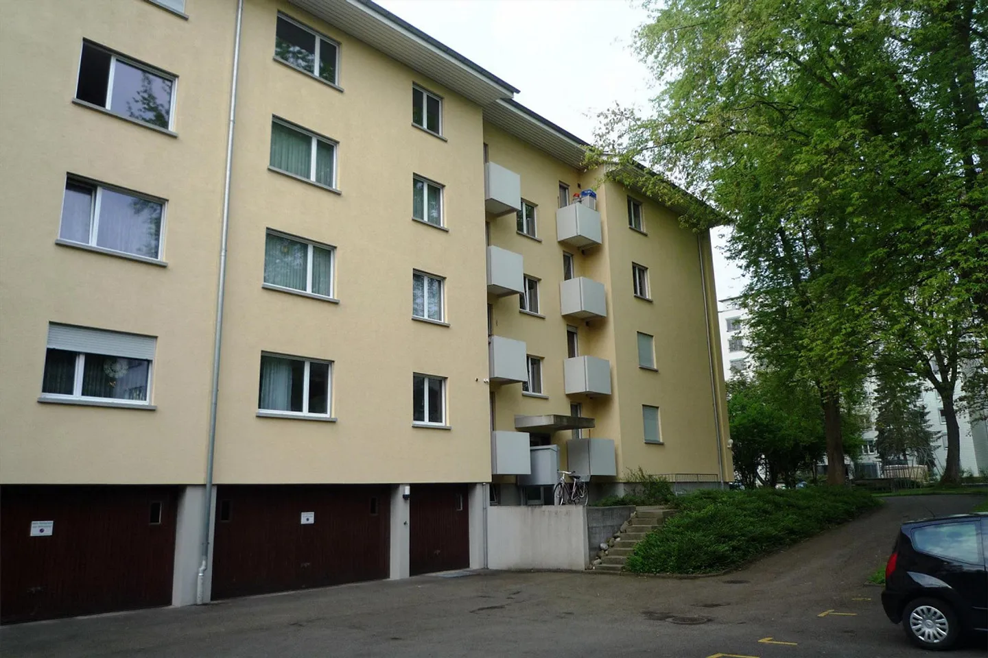 Garage double (en ligne) à Winterthur dans un emplacement central - Photo 1 sur 4