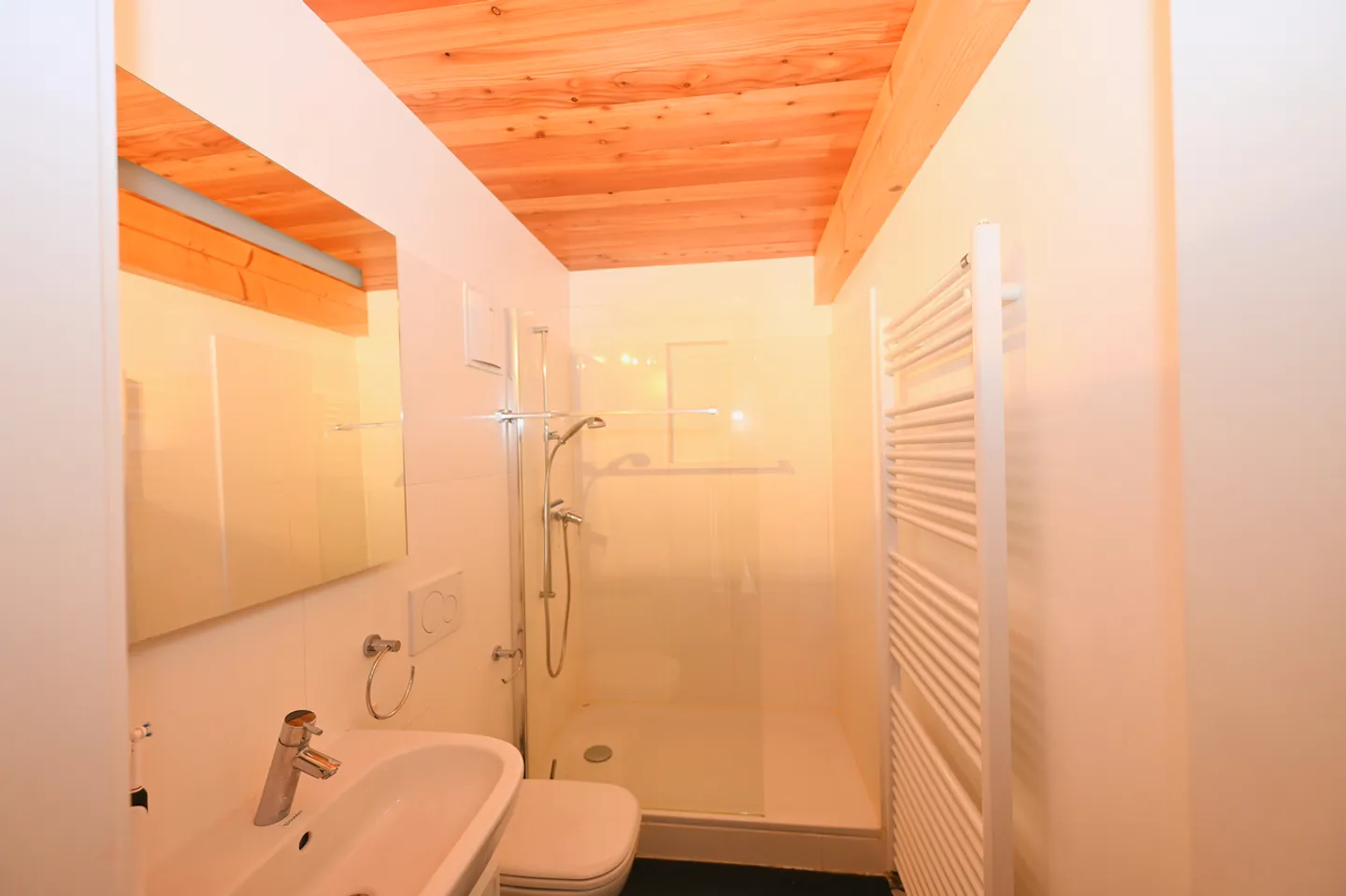 Charmantes Reihenhaus Nur Wenige Schritte Vom Luganersee - Foto 14 von 19