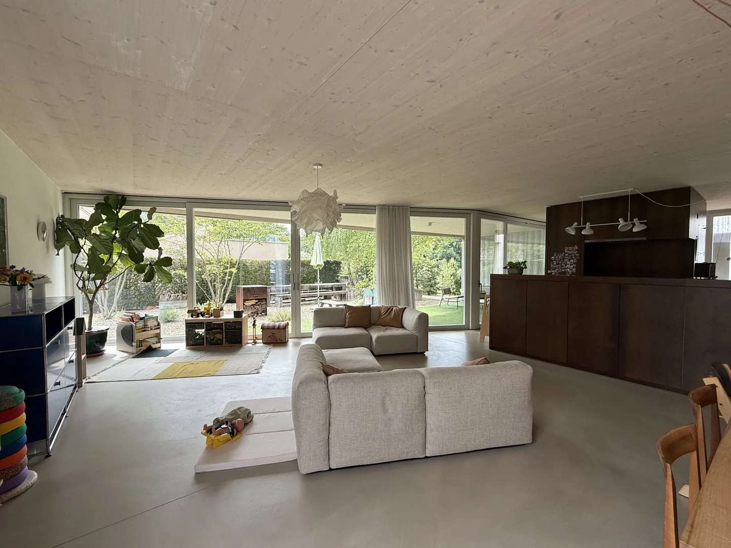 Maison individuelle stylée de 6,5 pièces - Photo 2 sur 11