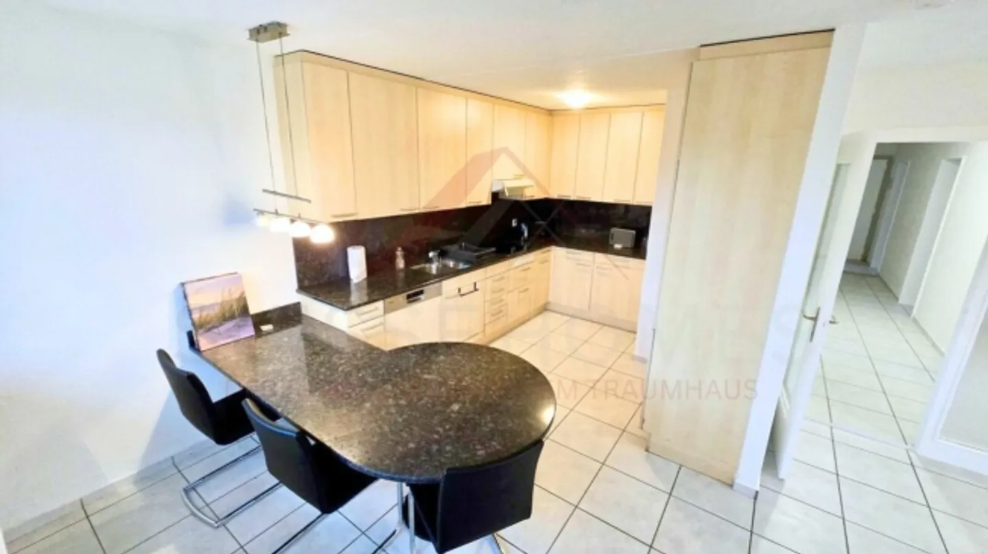 Appartement spacieux de 4,5 pièces au 5ème étage avec balcon ensoleillé et fort potentiel de développement à Trimbach - Photo 6 sur 20