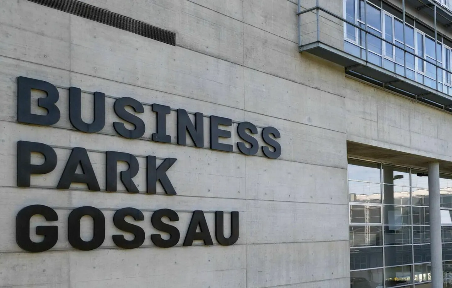 61.52 m² office space in the business park seeks new tenant - Photo 1 of 8