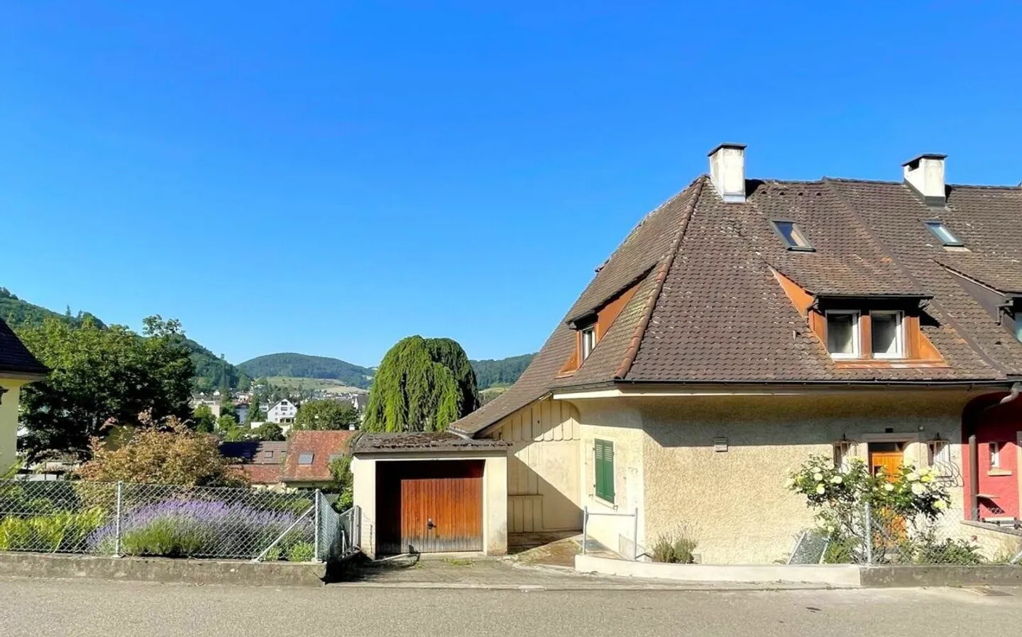 Charmantes Reihen-Eckhaus mit Garten - Foto 1 von 16
