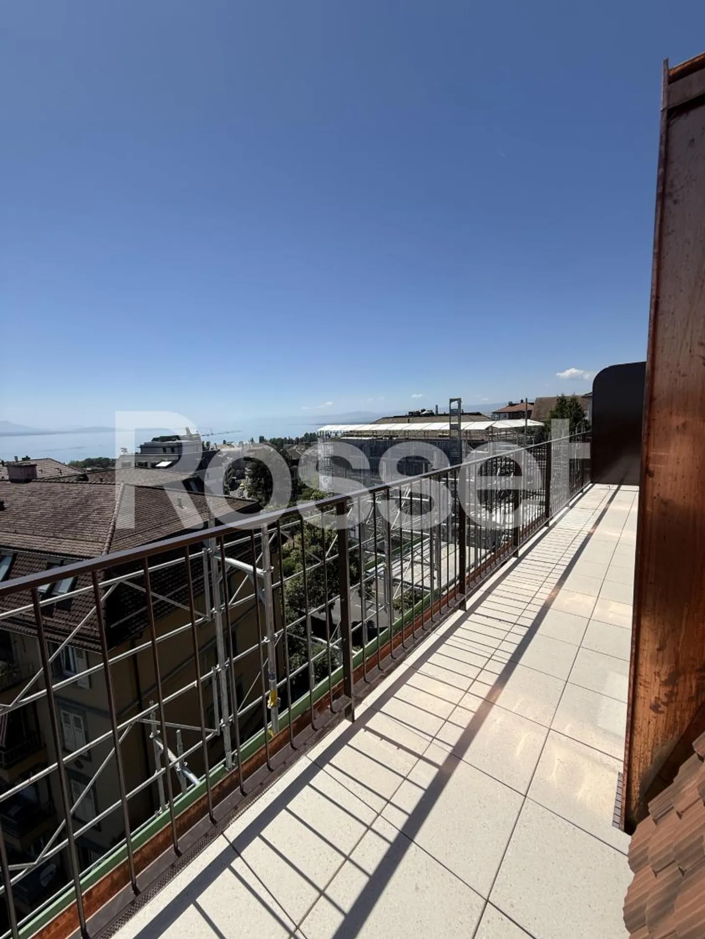 Magnificent 2.5-Room New Apartment with Panoramic Lake View - Photo 8 of 8