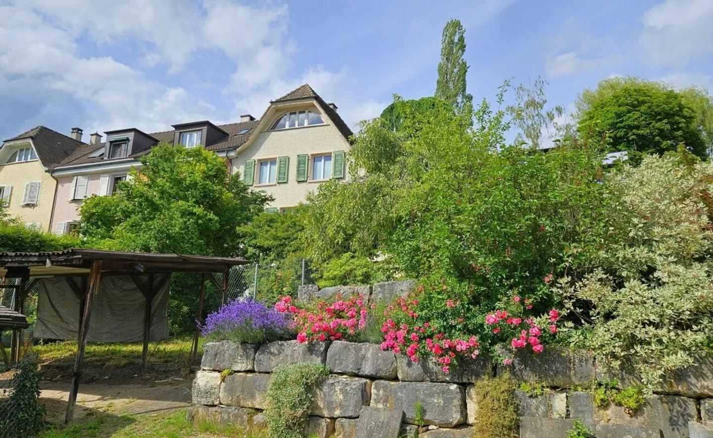 Charmantes Reihen-Eckhaus mit Garten - Foto 2 von 16