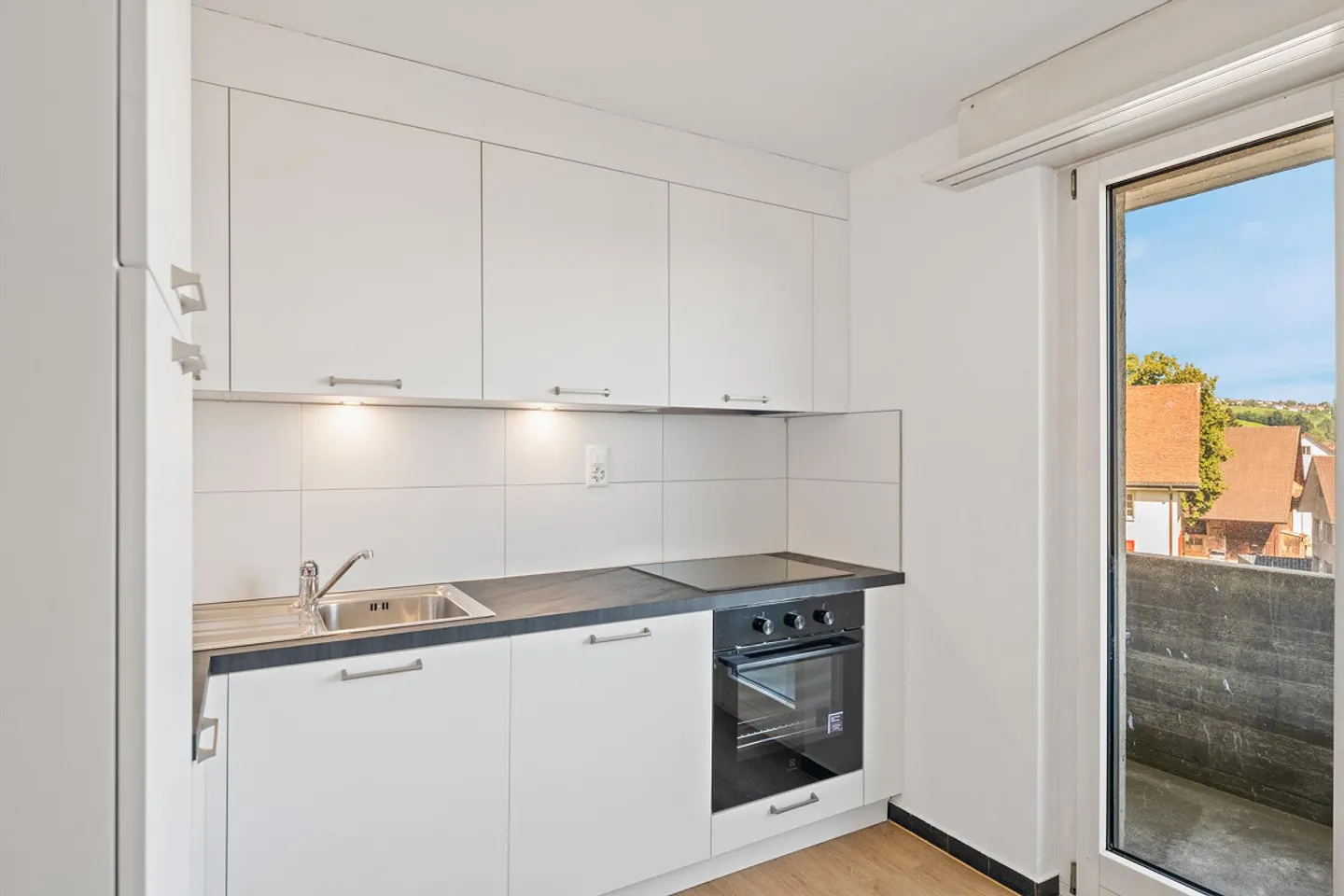 Renovated 4.5 Room Apartment - Photo 2 of 7