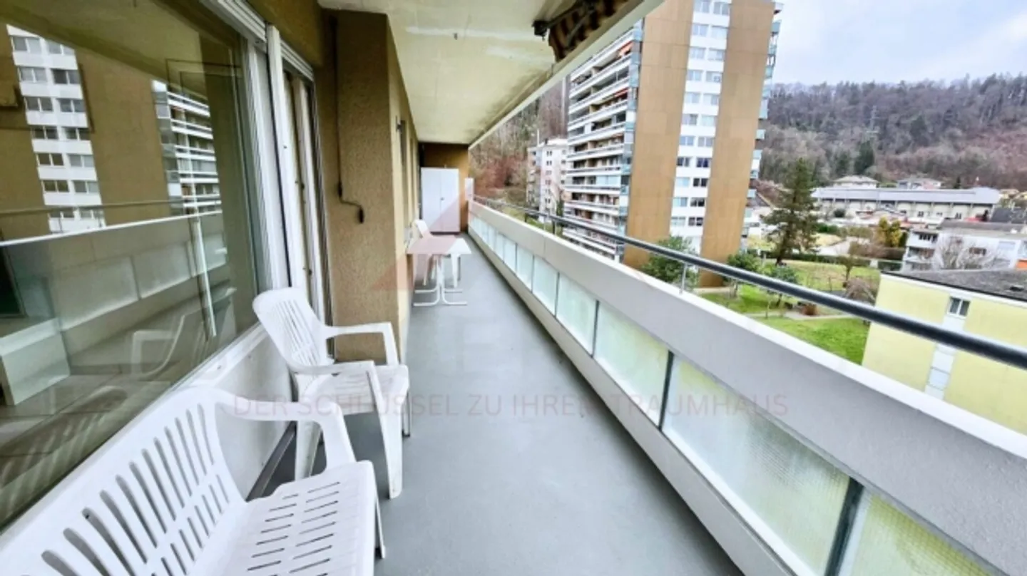 Appartement spacieux de 4,5 pièces au 5ème étage avec balcon ensoleillé et fort potentiel de développement à Trimbach - Photo 17 sur 20