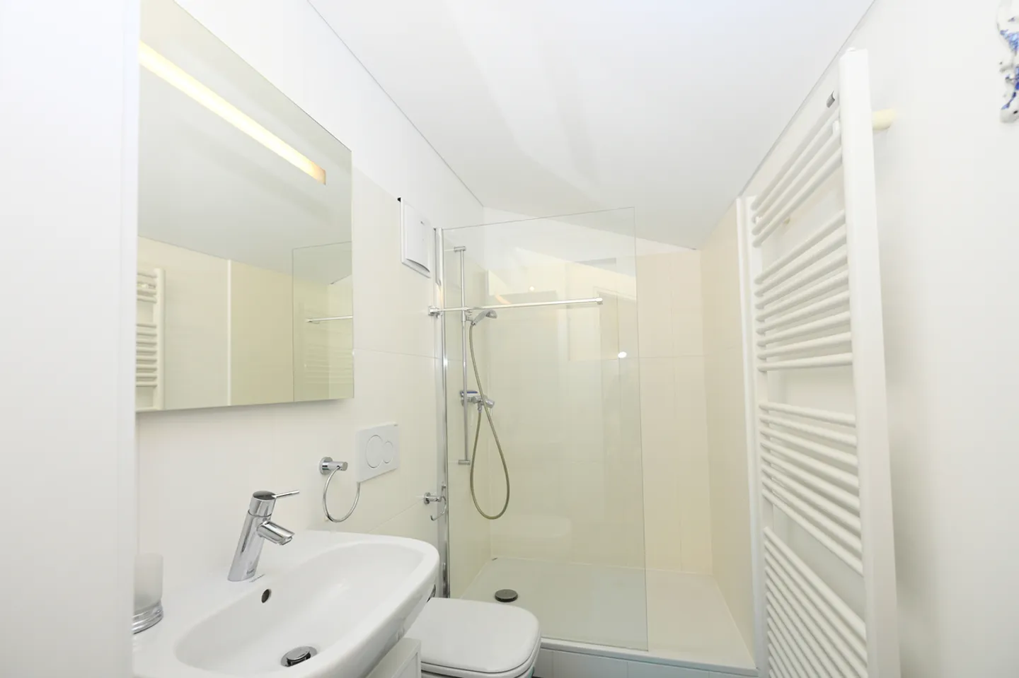 Charmantes Reihenhaus Nur Wenige Schritte Vom Luganersee - Foto 15 von 19