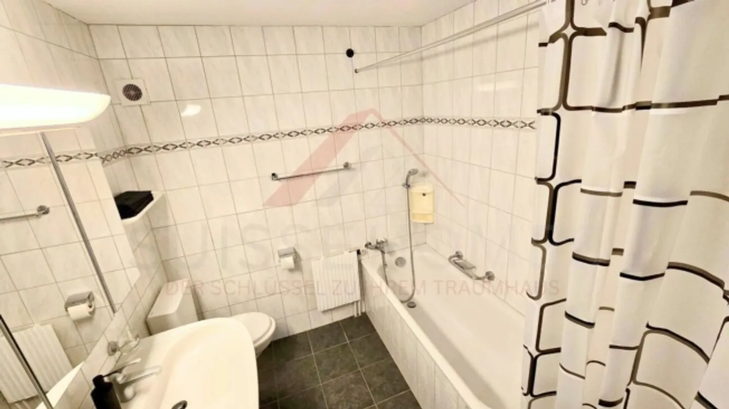 Appartement spacieux de 4,5 pièces au 5ème étage avec balcon ensoleillé et fort potentiel de développement à Trimbach - Photo 13 sur 20