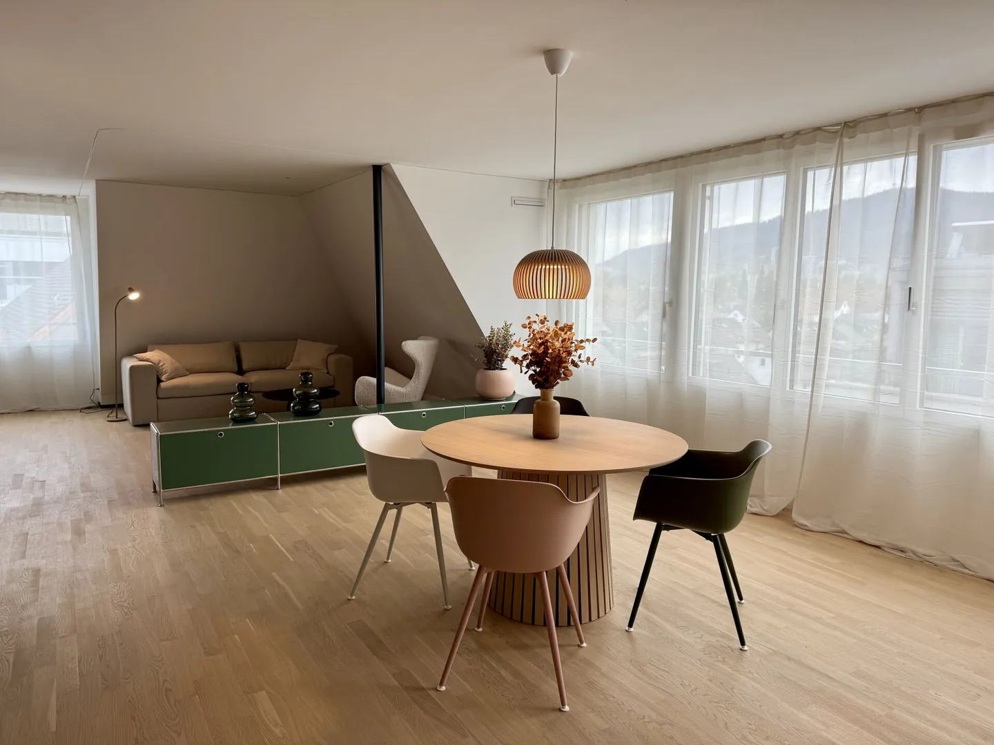 Attico luminoso con grande terrazza - prima occupazione - Foto 1 di 11