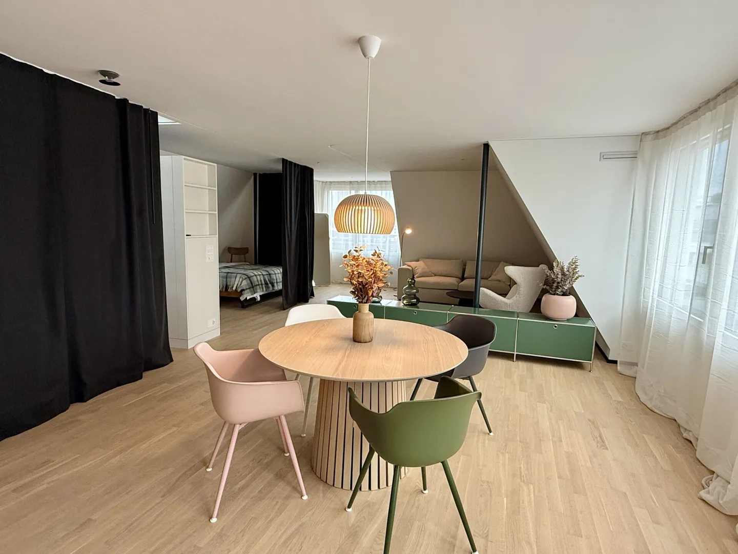 Attico luminoso con grande terrazza - prima occupazione - Foto 2 di 11