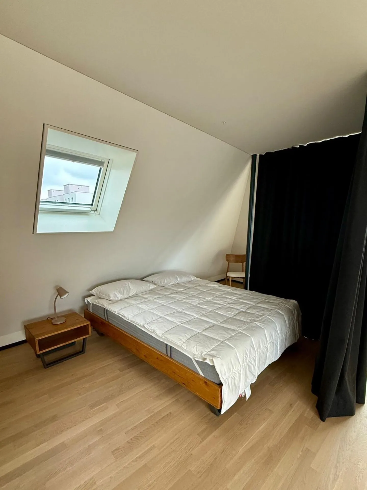 Attico luminoso con grande terrazza - prima occupazione - Foto 5 di 11