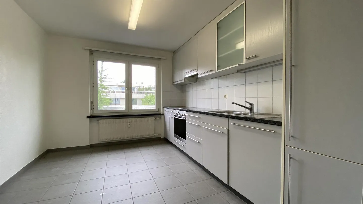 Spacious 3.5-room apartment near Reinach village - Photo 2 of 10