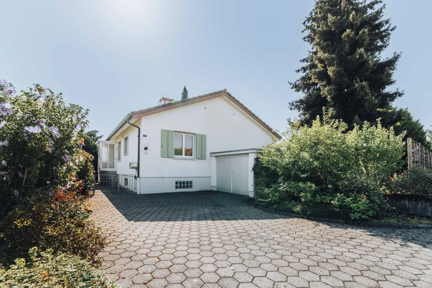 Maison individuelle de 6 pièces avec jardin et potentiel de conception polyvalent - Photo 1 sur 26