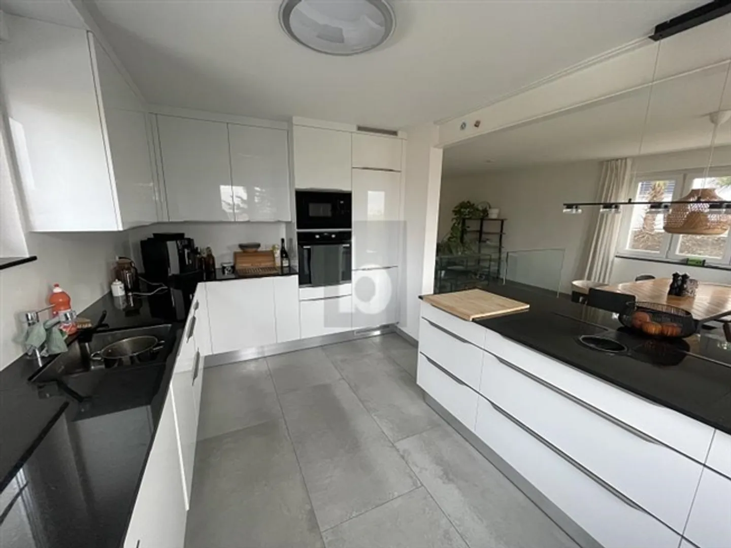 MODERN WITH GARDEN AND TERRACE - Photo 4 of 6