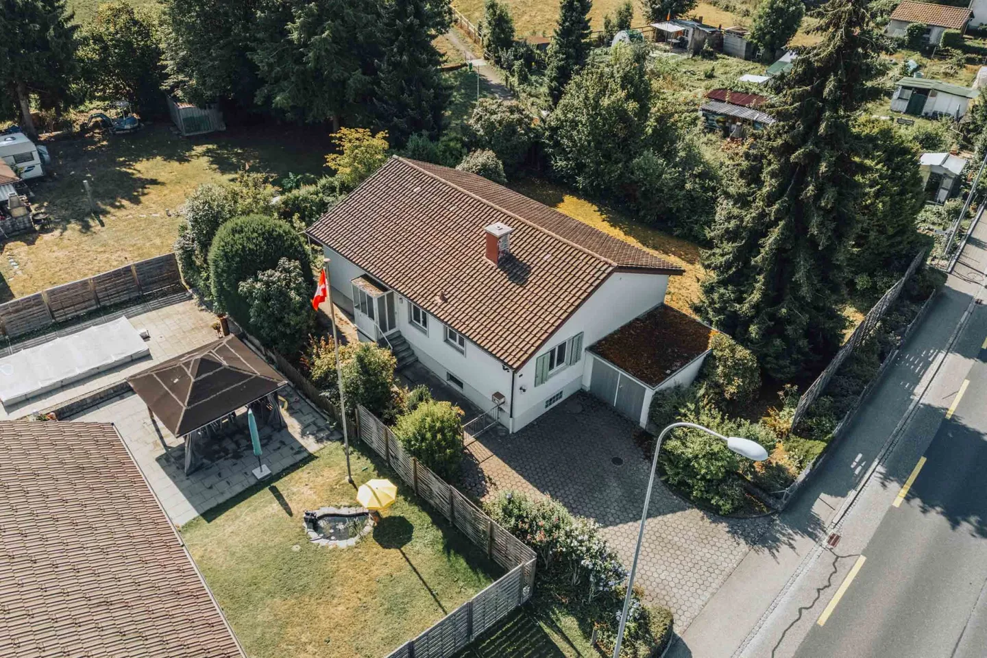 Maison individuelle de 6 pièces avec jardin et potentiel de conception polyvalent - Photo 2 sur 26