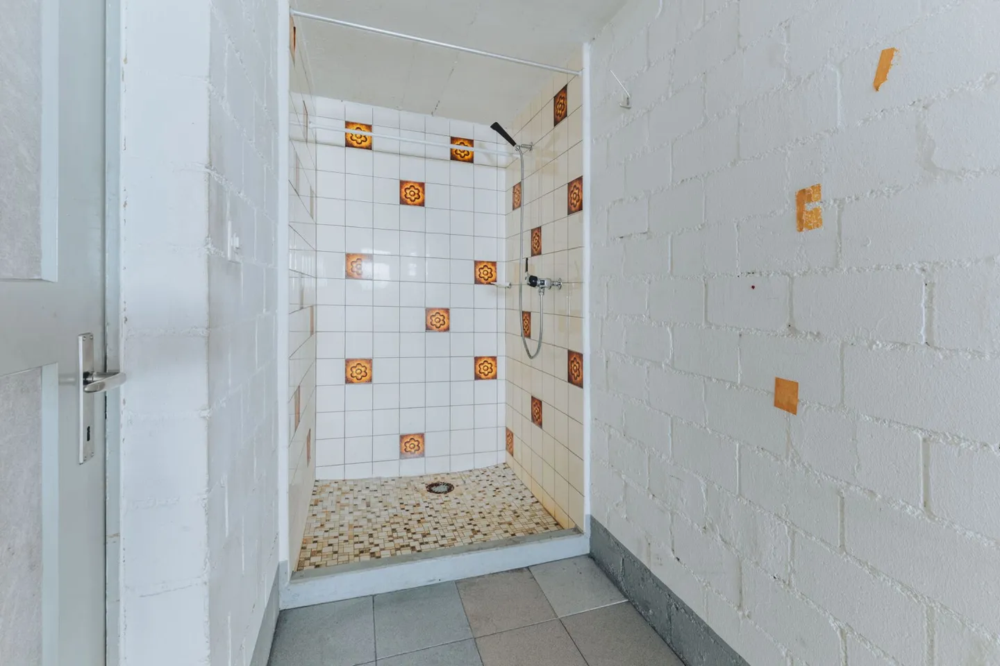 Maison individuelle de 6 pièces avec jardin et potentiel de conception polyvalent - Photo 21 sur 26