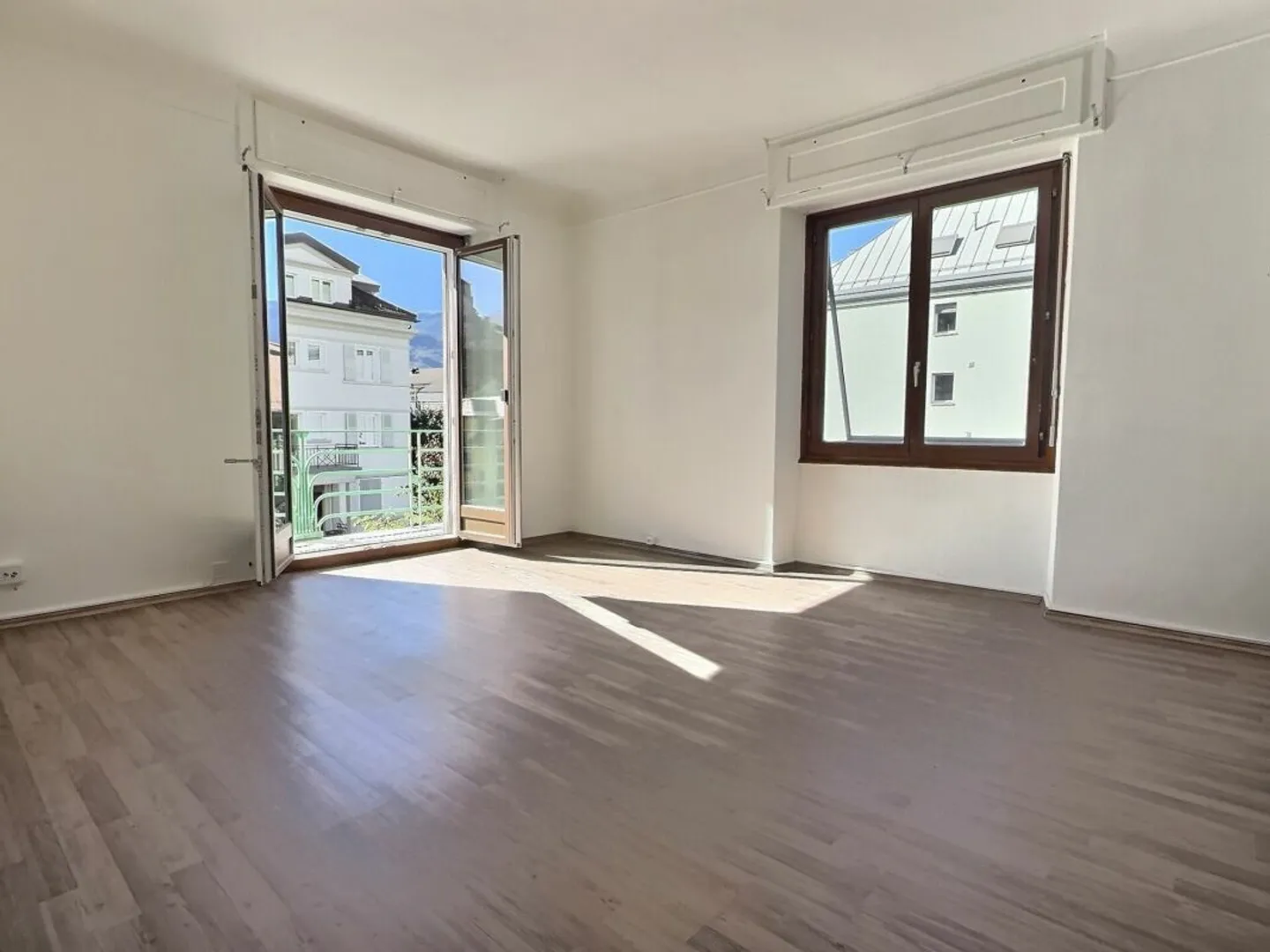 Spazioso appartamento 5½ con vista sui castelli - Foto 2 di 8