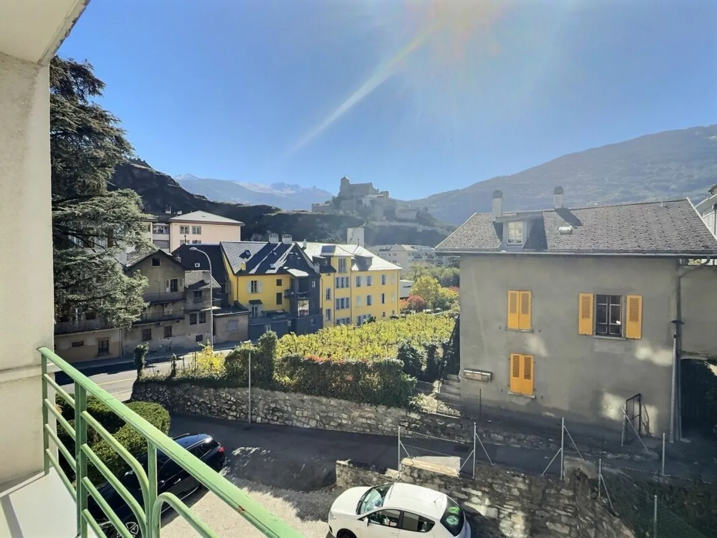 Spazioso appartamento 5½ con vista sui castelli - Foto 1 di 8