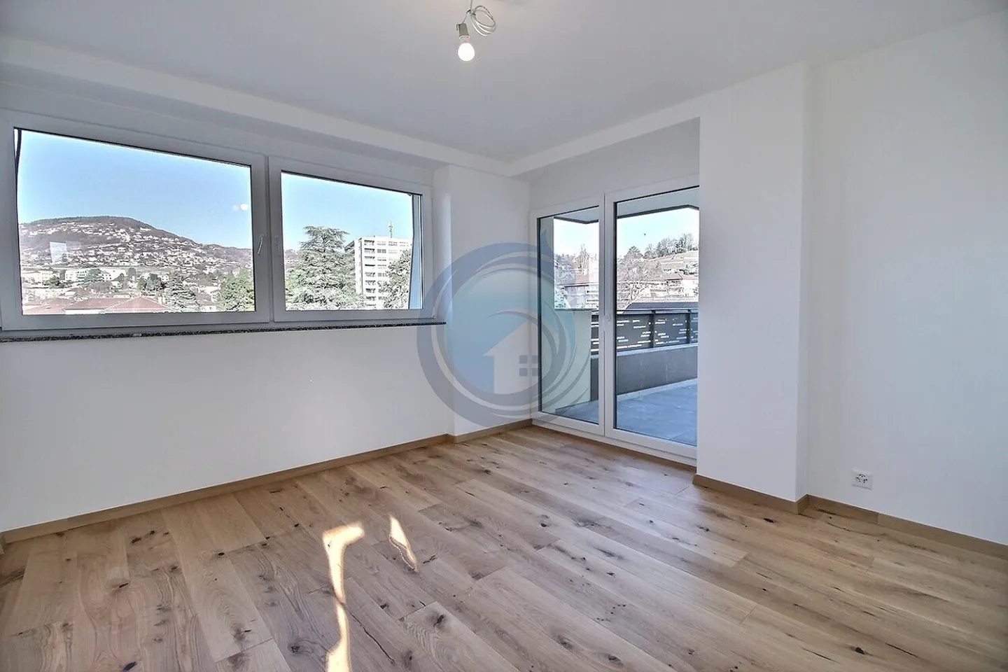 Appartement de Luxe avec Balcons - Photo 9 sur 13