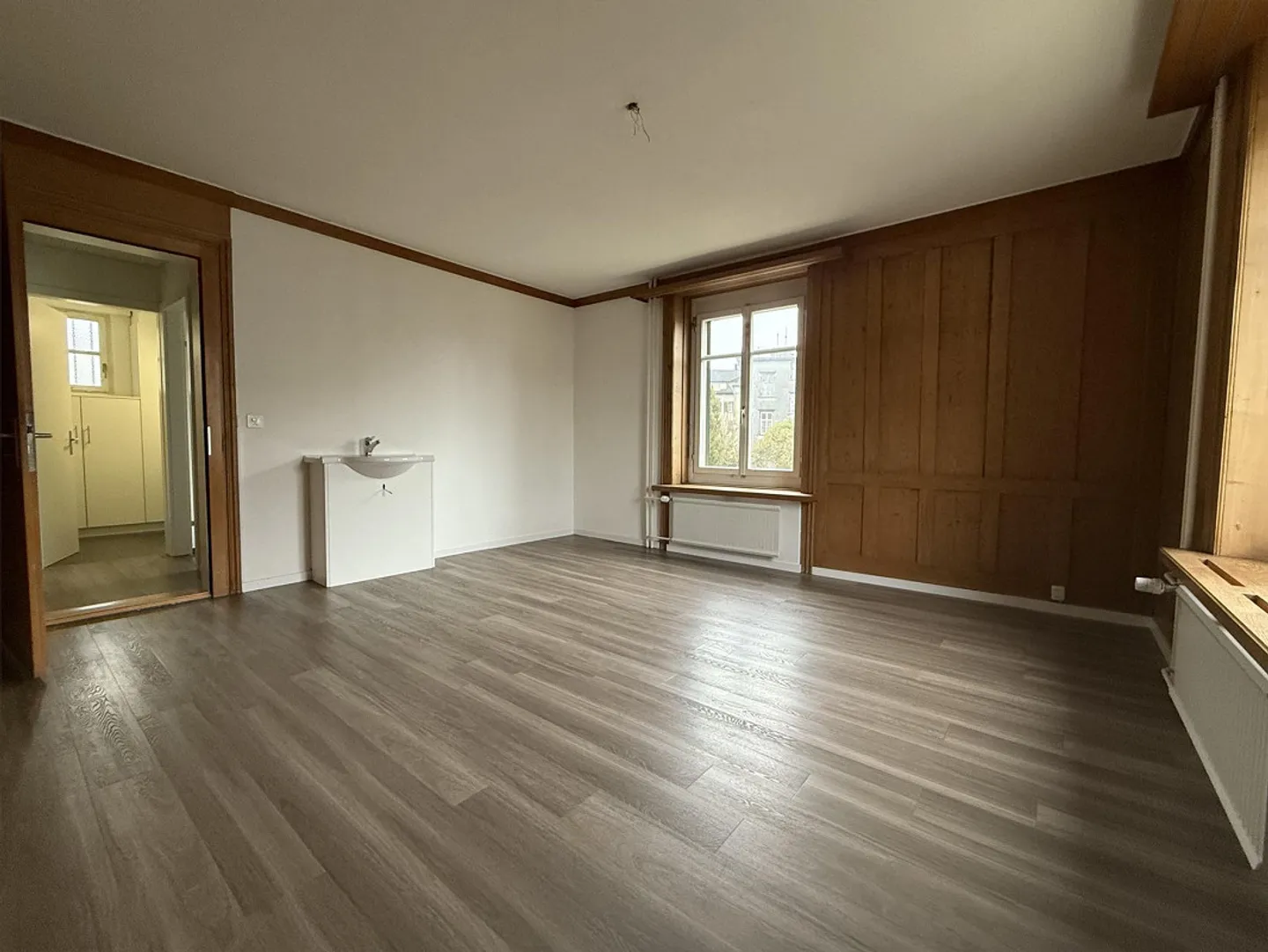 Unité commerciale avec 5 pièces dans une charmante propriété ancienne - Photo 1 sur 9