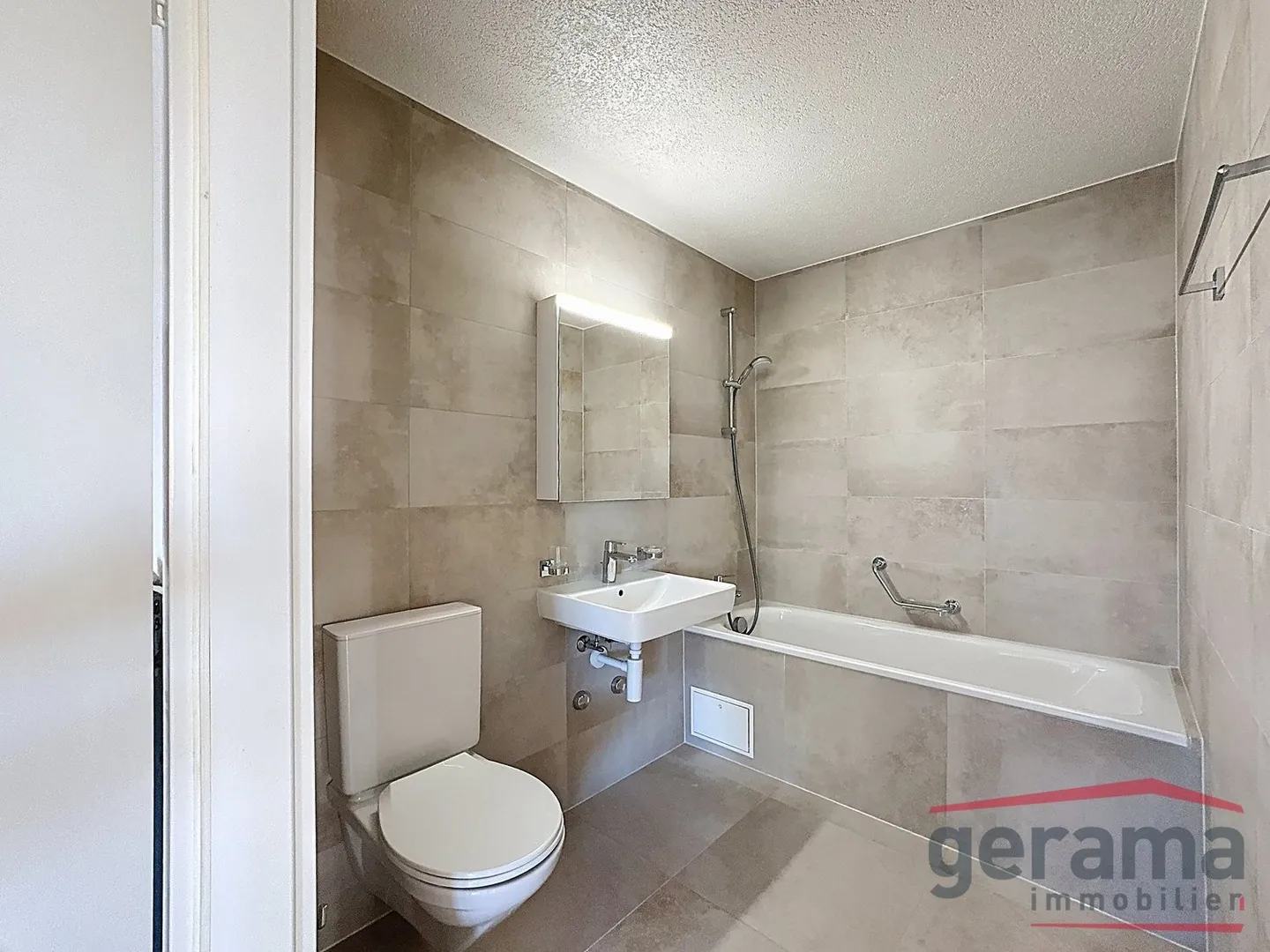 2.5 stanze completamente ristrutturate al 3° a Friburgo - Foto 3 di 7