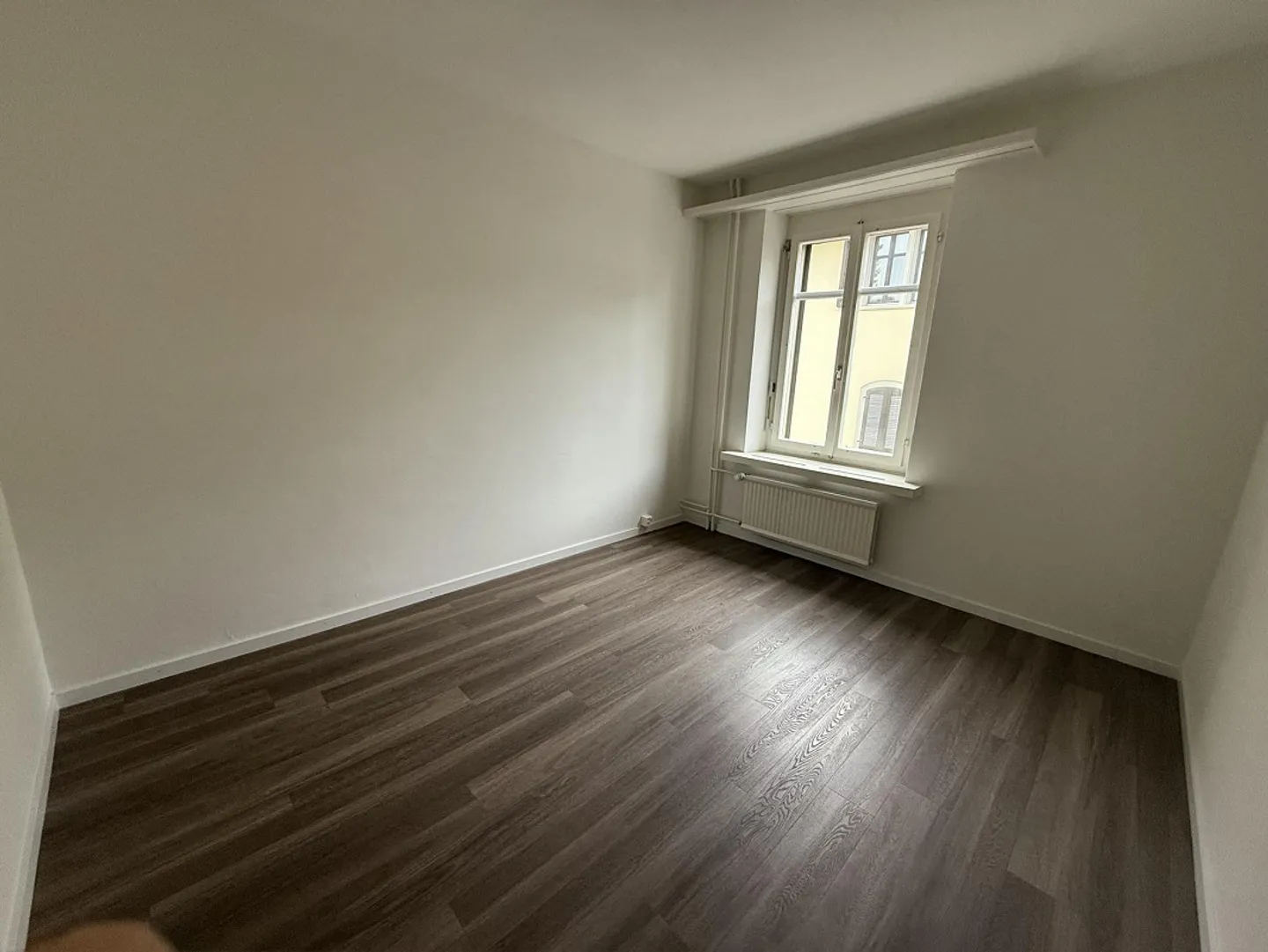 Unité commerciale avec 5 pièces dans une charmante propriété ancienne - Photo 3 sur 9