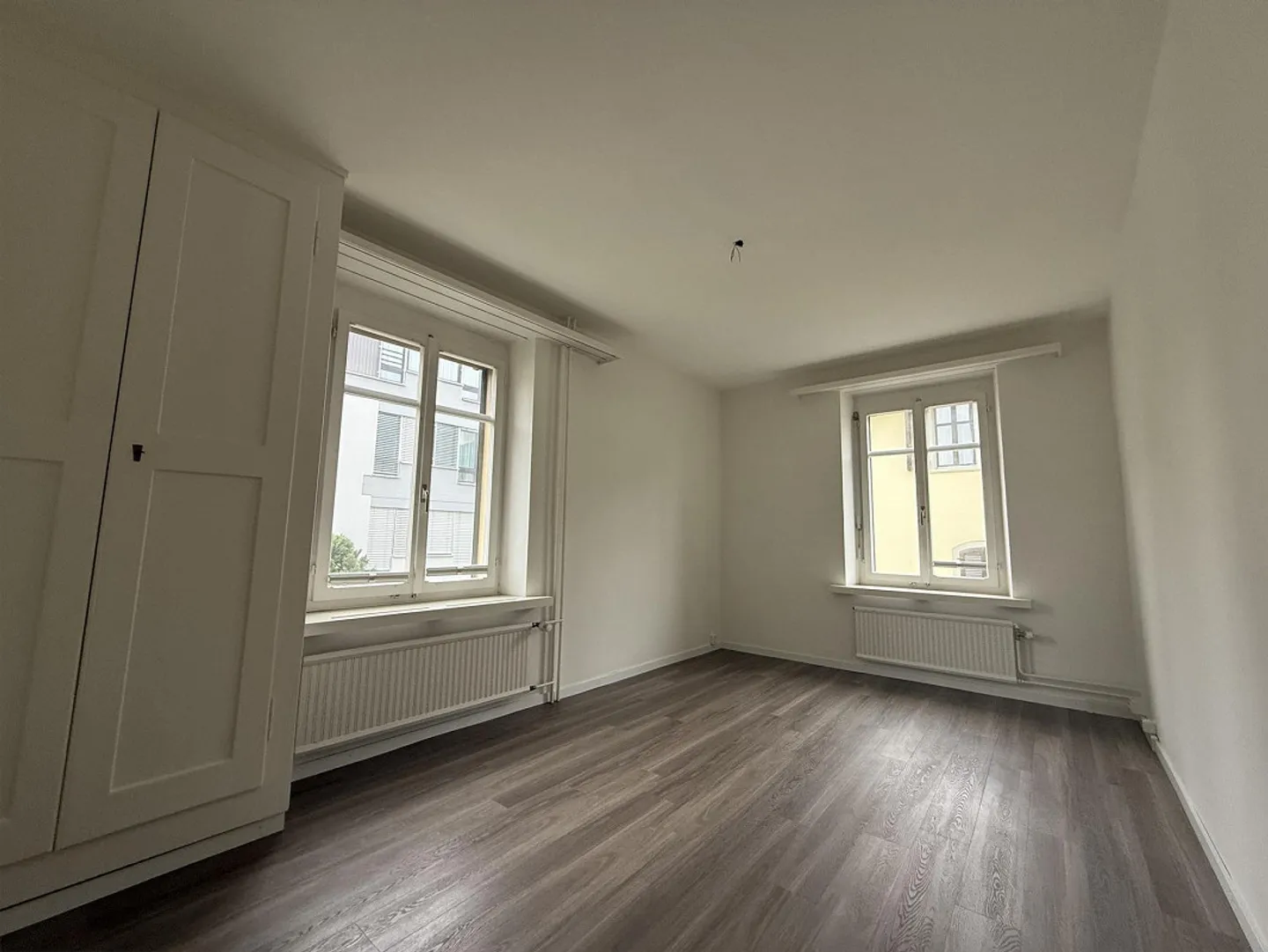 Unité commerciale avec 5 pièces dans une charmante propriété ancienne - Photo 4 sur 9